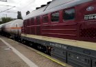Тепловоз ТЭ109 (132 618 - 0) прицепляется к газовым цистернам