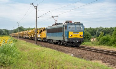 Электровоз Ганз Маваг 630 028 с хозяйственным поездом