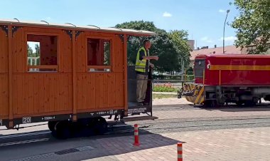 Манёвры ужд тепловоза Mk48-409 с узкоколейными вагонами