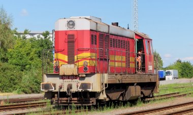 Маневровый тепловоз 742 057-3 отправляется резервом