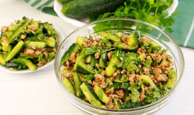 Я готова есть его ложками! Новый салат из огурцов в азиатском стиле + мясной фарш - имба