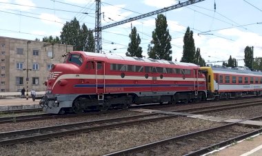 Тепловоз М61.017 с вагонами лабораториями