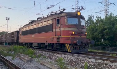 Электровоз шкода с полувагонами