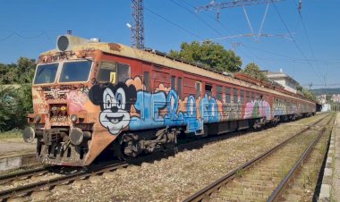Электропоезд ЭР25 с пригородным сообщением